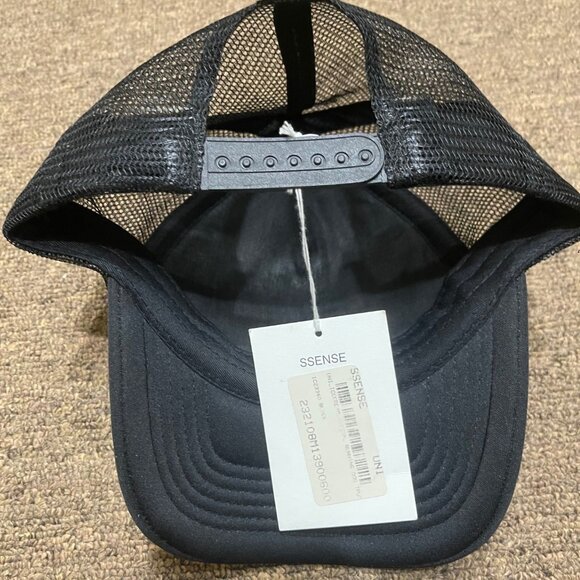 NWT Mens black Running Dog Rhinestone-embellished Mesh Trucker Cap - Picture 2 of 4